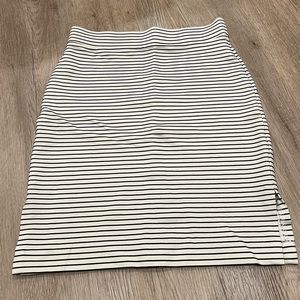 Ann Taylor Black & White striped Knee Length Skirt, Size 2P